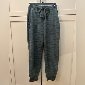 Apana Camouflage Jogger Pants- size Small